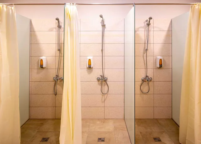 Ada Commercial Shower